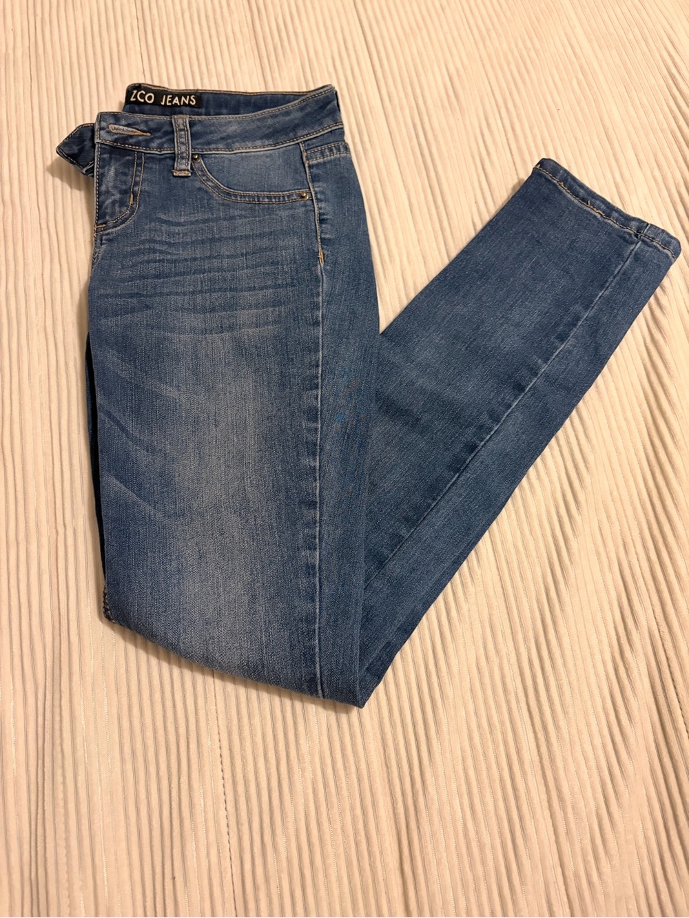 ZCO Women’s Faded Blue Skinny Jeans + FREE Squishy Cube